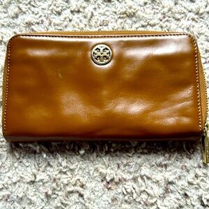 Tory Burch wallet